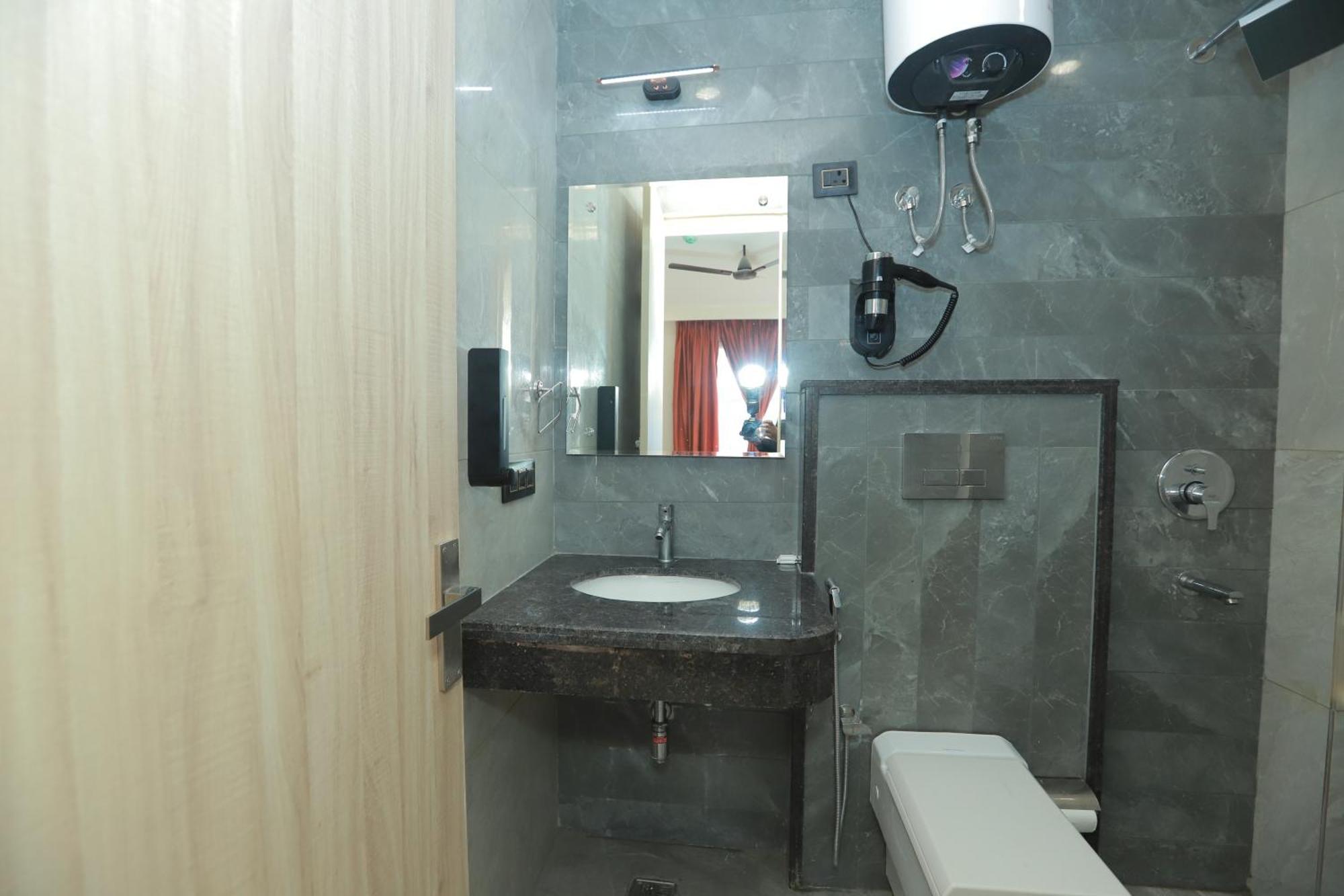 Zed Hotel - Delhi International Airport New Delhi Eksteriør billede